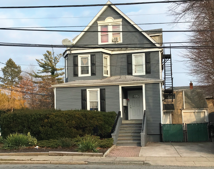 218 School St, Westbury, NY for sale - Primary Photo - Image 1 of 1