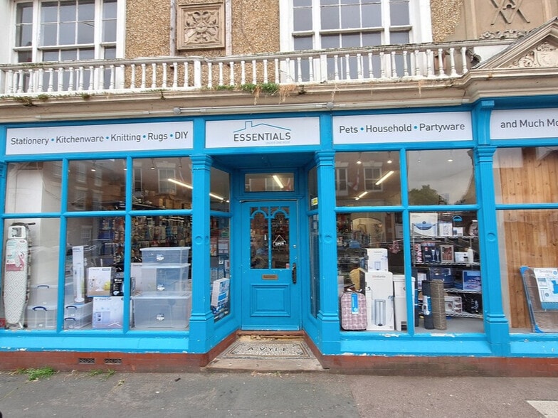 19 Castle St, Buckingham for sale - Building Photo - Image 1 of 1