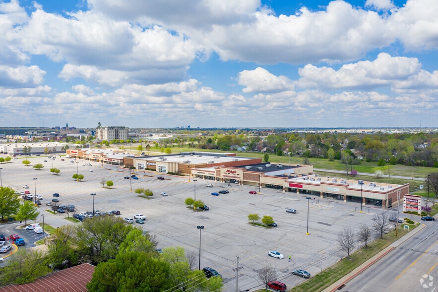 11011-11123 E 71st St, Tulsa, OK for lease - Building Photo - Image 3 of 13