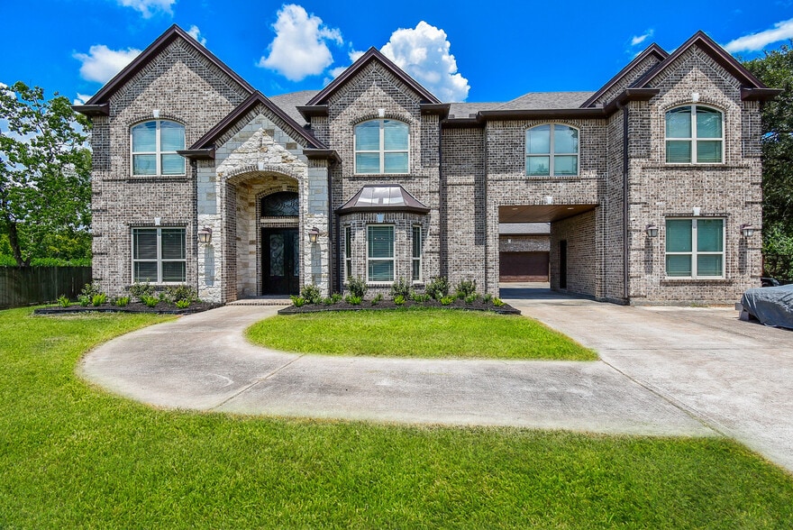 633 Crenshaw Rd, Pasadena, TX for sale - Building Photo - Image 2 of 9