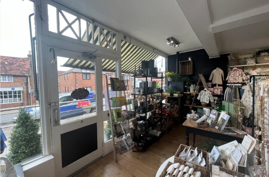 8 High St, Kings Langley for lease - Interior Photo - Image 2 of 3