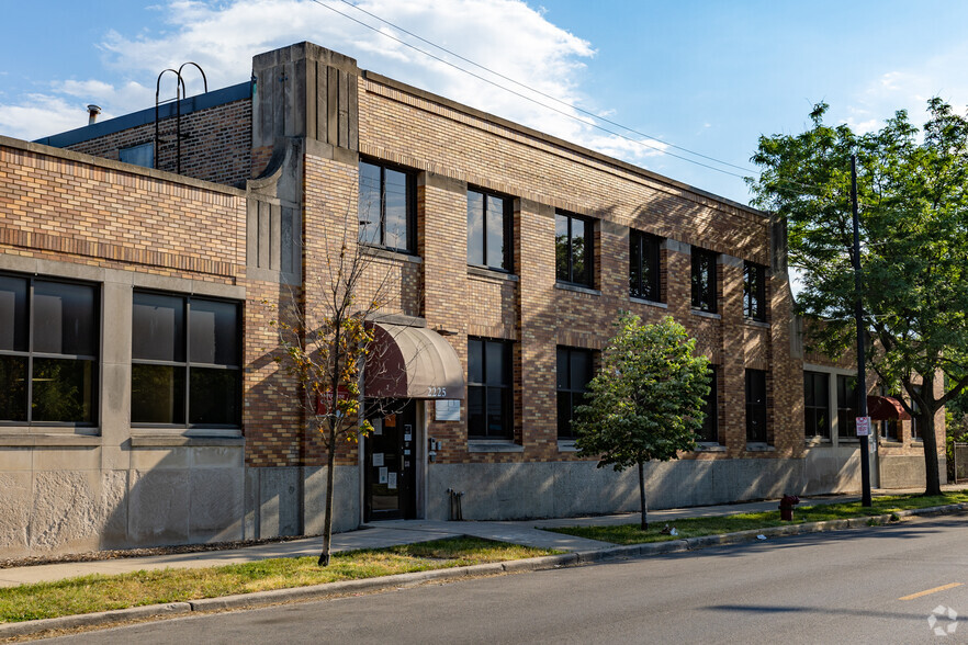 2225 W Harrison St, Chicago, IL for lease - Building Photo - Image 2 of 2