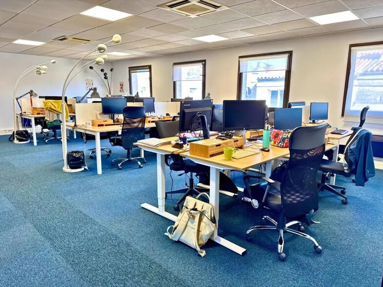 Office in Bordeaux for lease - Interior Photo - Image 3 of 4