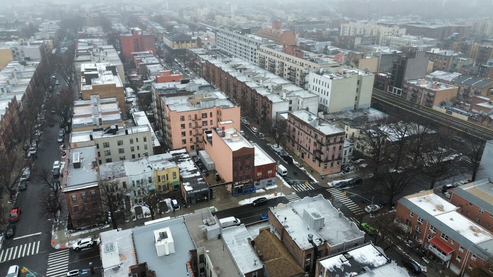 3202 31st Ave, Astoria, NY for sale - Building Photo - Image 2 of 2