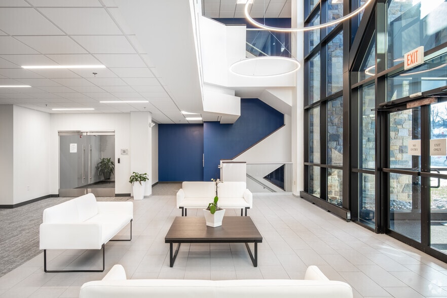 1001-1041 Old Cassatt Rd, Berwyn, PA for lease - Interior Photo - Image 3 of 18