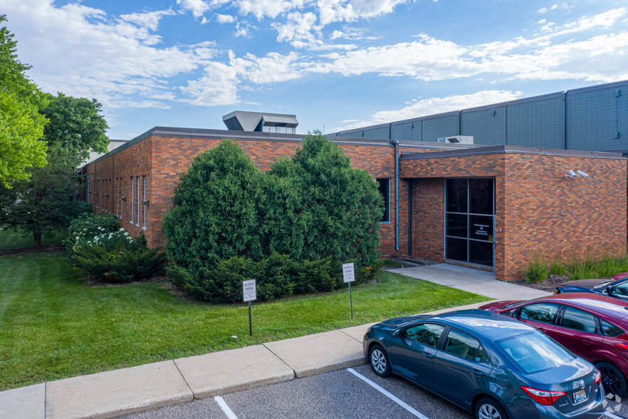 2700 28th St E, Minneapolis, MN for lease - Building Photo - Image 1 of 6