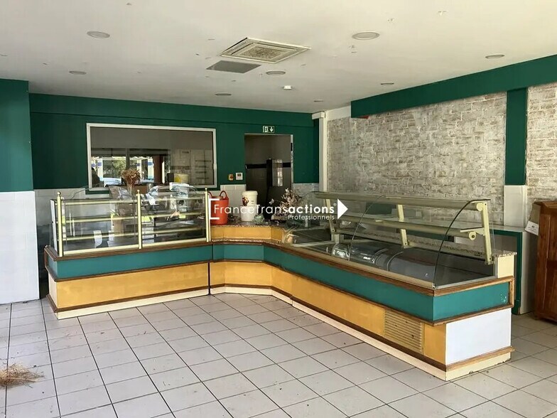 Retail in Toulouse for lease - Interior Photo - Image 1 of 4