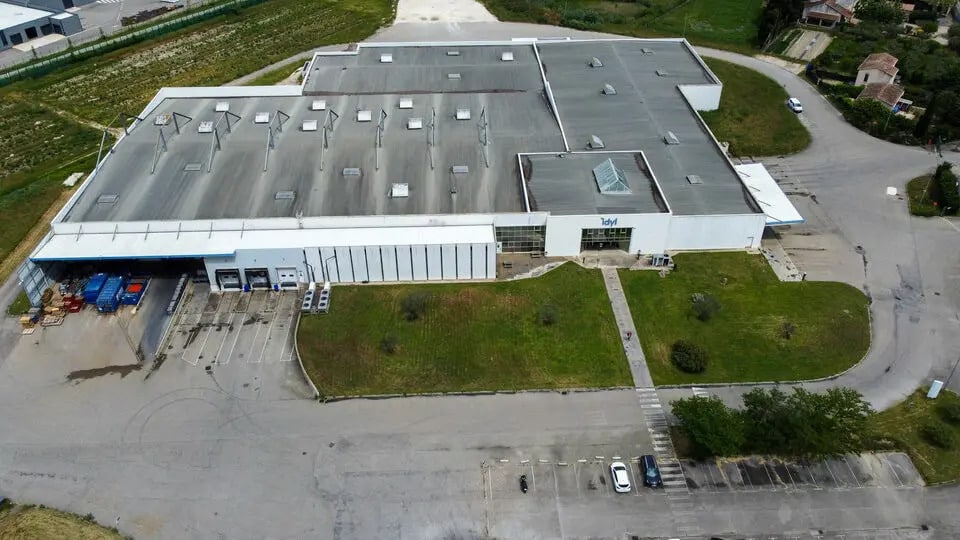 Flex in Châteaurenard for lease - Building Photo - Image 2 of 9