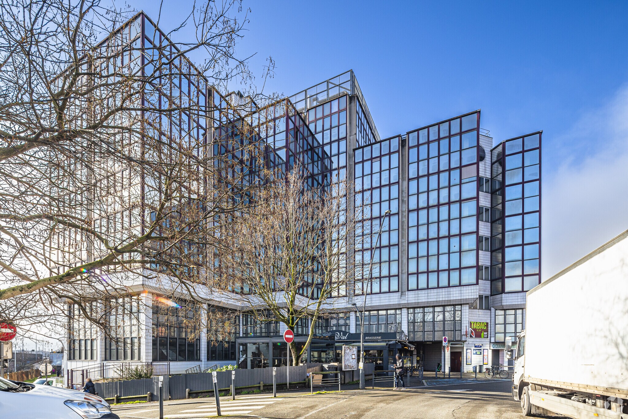 Office in Fontenay-sous-Bois for lease Primary Photo- Image 1 of 10