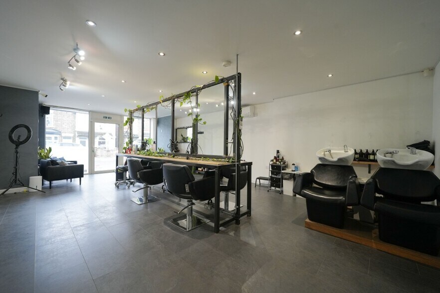 134 High St, Peterborough for lease - Interior Photo - Image 3 of 11