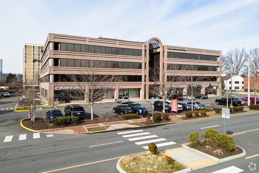 1320 Old Chain Bridge Rd, McLean, VA for lease - Building Photo - Image 1 of 28