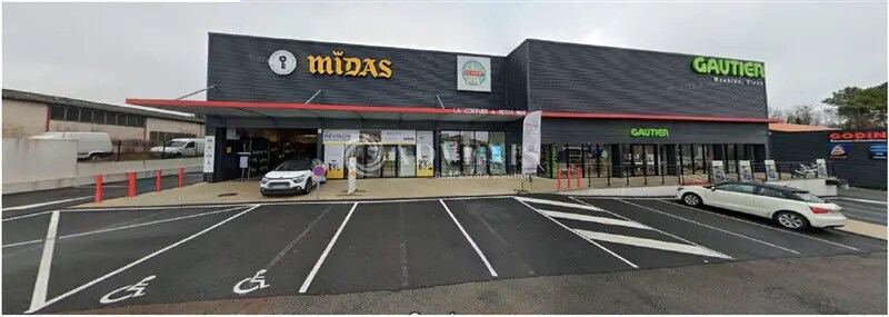 Retail in Saintes for lease - Building Photo - Image 1 of 1