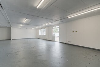 Limberline Spur, Portsmouth for lease Interior Photo- Image 2 of 7