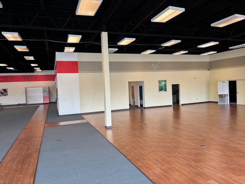 1255 E Mall Dr, Holland, OH for lease - Interior Photo - Image 3 of 10