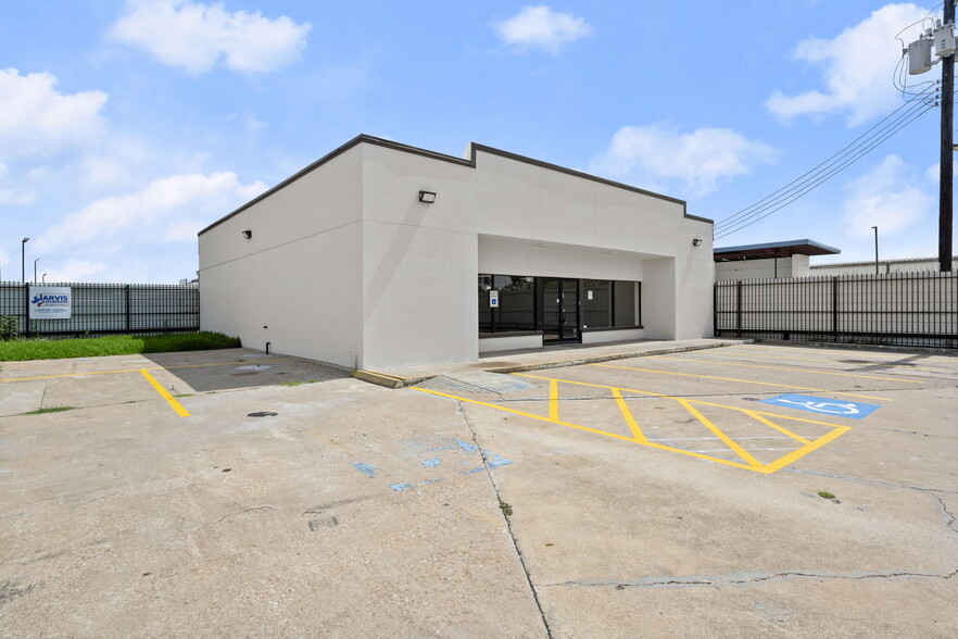 5718 W 34th St, Houston, TX for lease - Primary Photo - Image 1 of 1