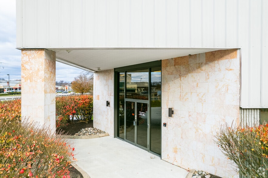 2564 Boulevard of the Generals, Norristown, PA for lease - Building Photo - Image 2 of 7