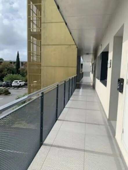 Office in Avignon for lease - Building Photo - Image 2 of 10