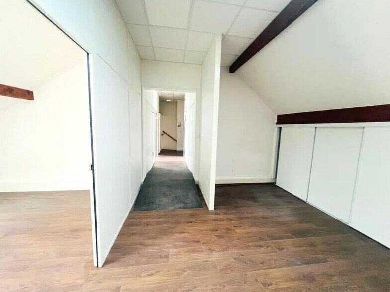 Office in Noisy-le-Roi for lease - Interior Photo - Image 3 of 4