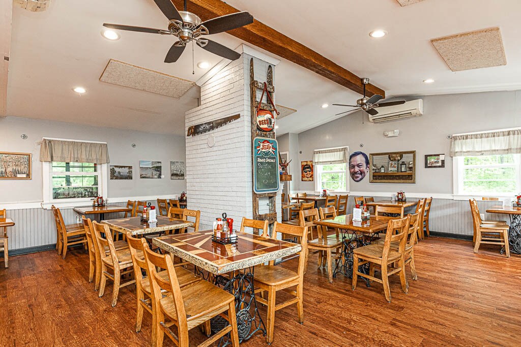 511 Thompson St, Ashland, VA 23005 Jakes Place Restaurant Building