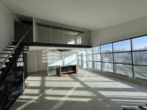 Office in Émerainville for lease Interior Photo- Image 2 of 6