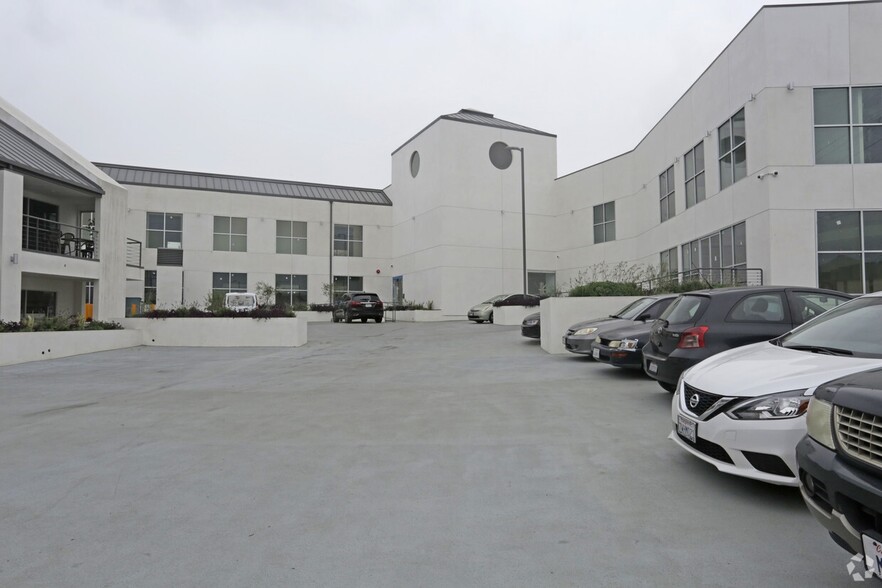 3272 Motor Ave, Los Angeles, CA for lease - Building Photo - Image 3 of 15