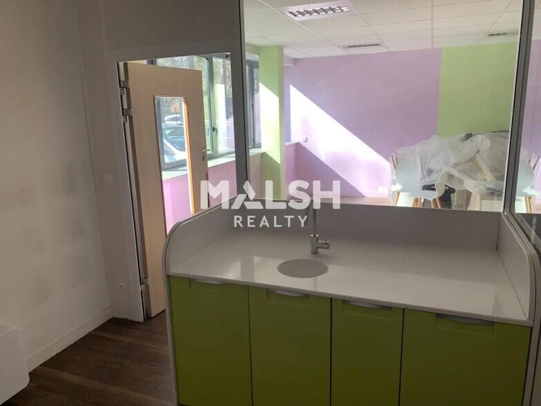 Office in Caluire-et-Cuire for lease - Interior Photo - Image 2 of 24