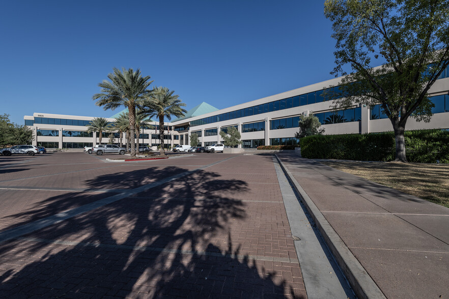 8800 N Gainey Center Dr, Scottsdale, AZ for lease - Building Photo - Image 1 of 7