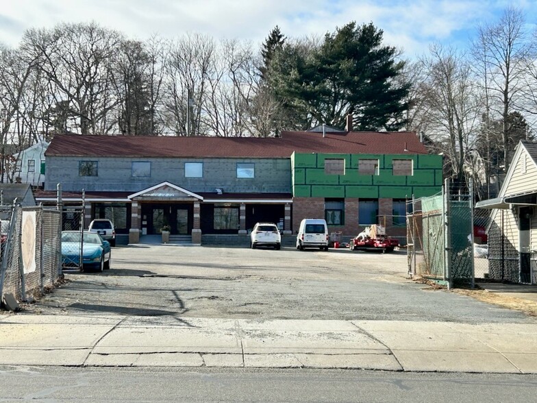 861B Ashley Blvd, New Bedford, MA for sale - Building Photo - Image 1 of 7