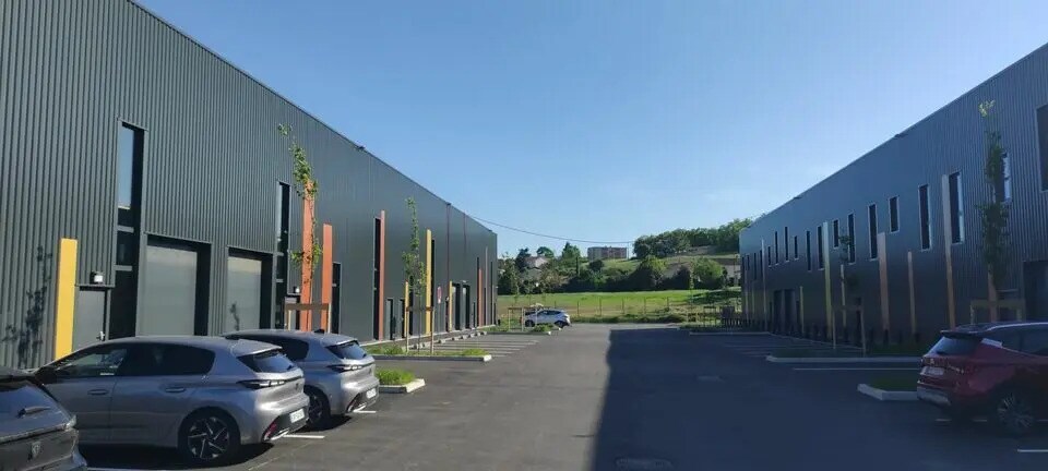 Flex in Villefontaine for sale - Building Photo - Image 2 of 9