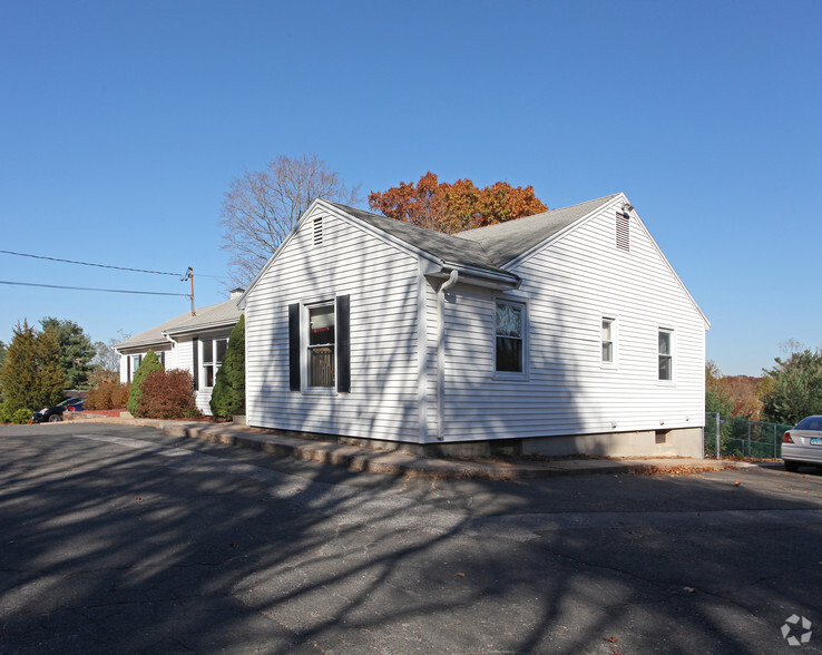 40 W Avon Rd, Avon, CT for lease - Building Photo - Image 2 of 25