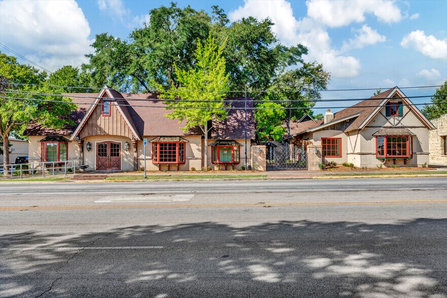 425 E Main St, Fredericksburg, TX for sale - Primary Photo - Image 1 of 1