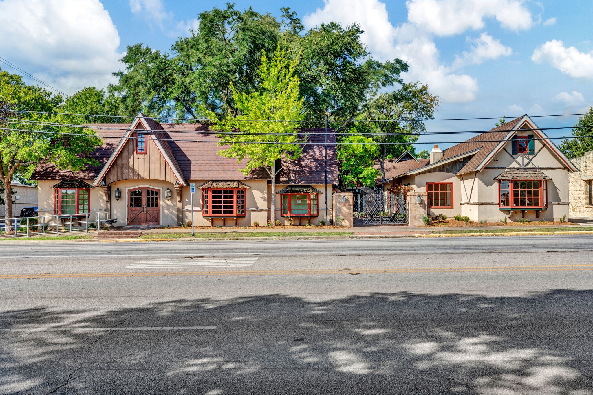 425 E Main St, Fredericksburg, TX for sale Primary Photo- Image 1 of 1