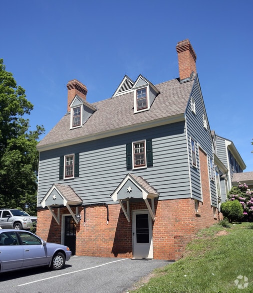 2305 Commonwealth Dr, Charlottesville, VA for sale - Building Photo - Image 2 of 28