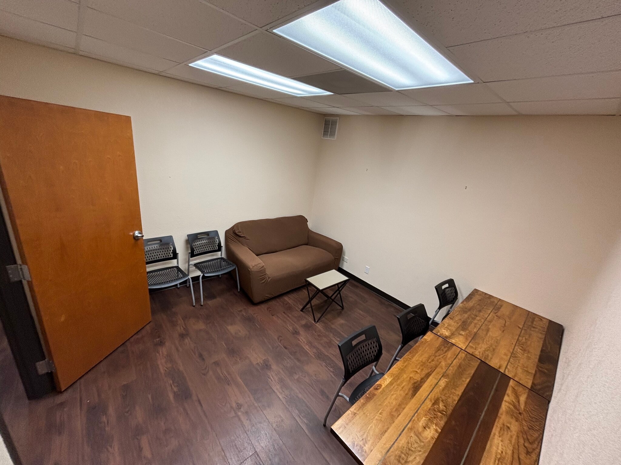 138 E Mistletoe Ave, San Antonio, TX for lease Building Photo- Image 1 of 2