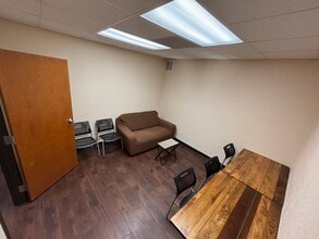 138 E Mistletoe Ave, San Antonio, TX for lease Building Photo- Image 1 of 2