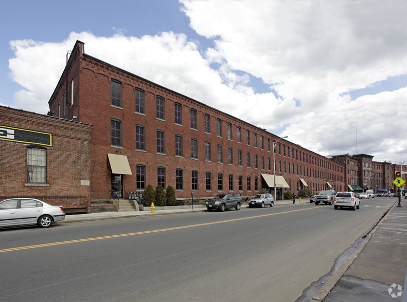 108 Grove St, Worcester, MA for lease - Primary Photo - Image 2 of 4