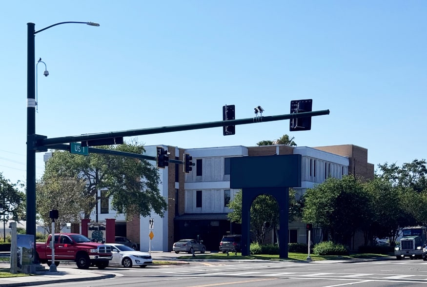 1600 S US Highway 1, Fort Pierce, FL for sale - Building Photo - Image 1 of 4