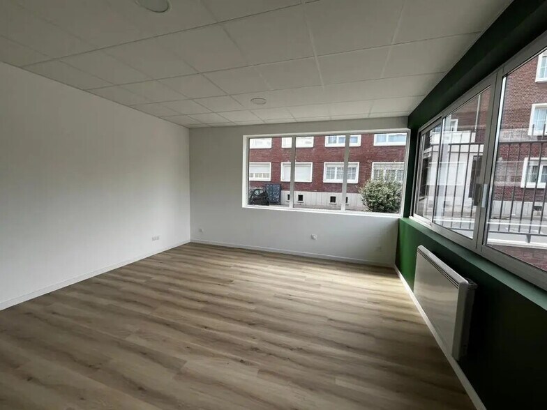 Flex in Amiens for lease - Interior Photo - Image 2 of 2