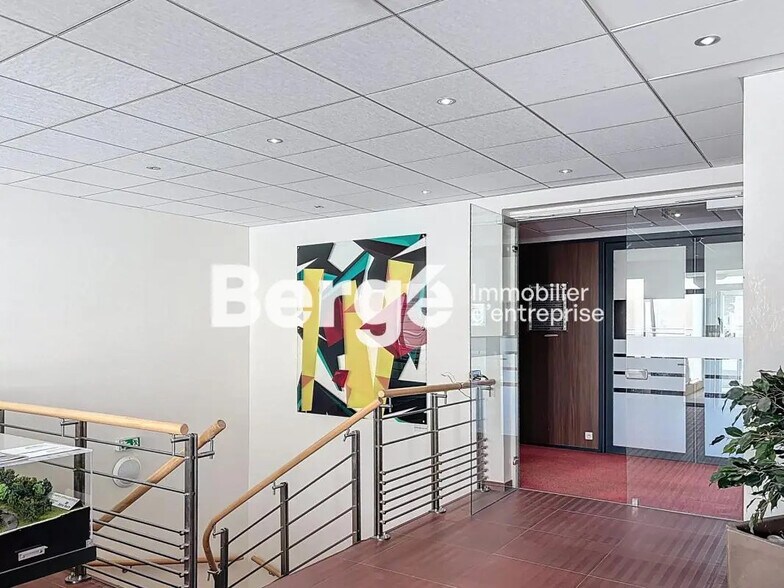 Office in Valbonne for lease - Building Photo - Image 3 of 6