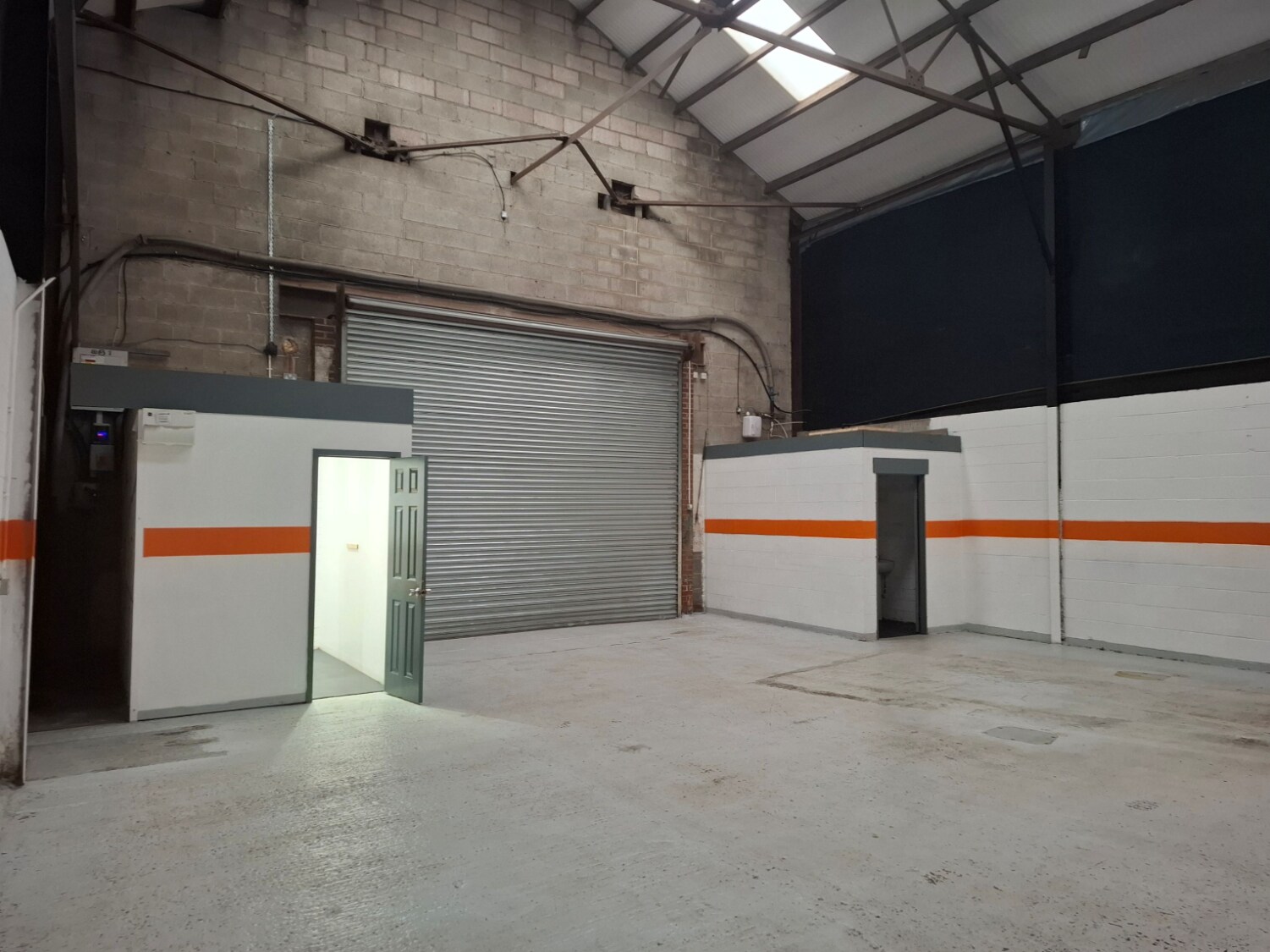Union St, Oldham for lease Interior Photo- Image 1 of 2