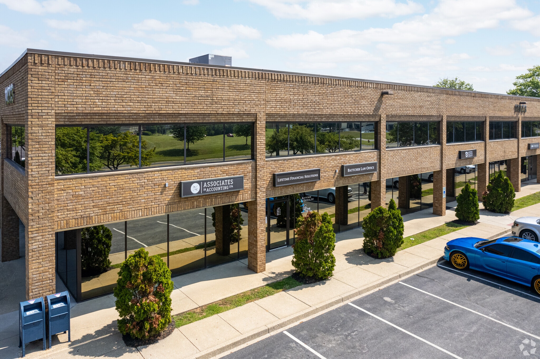 11003 Bluegrass Pky, Louisville, KY for lease Primary Photo- Image 1 of 10