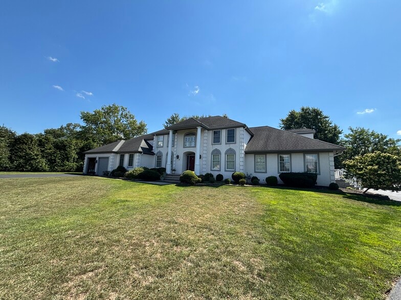 2 Talon Ct, Sewell, NJ for sale - Primary Photo - Image 1 of 4