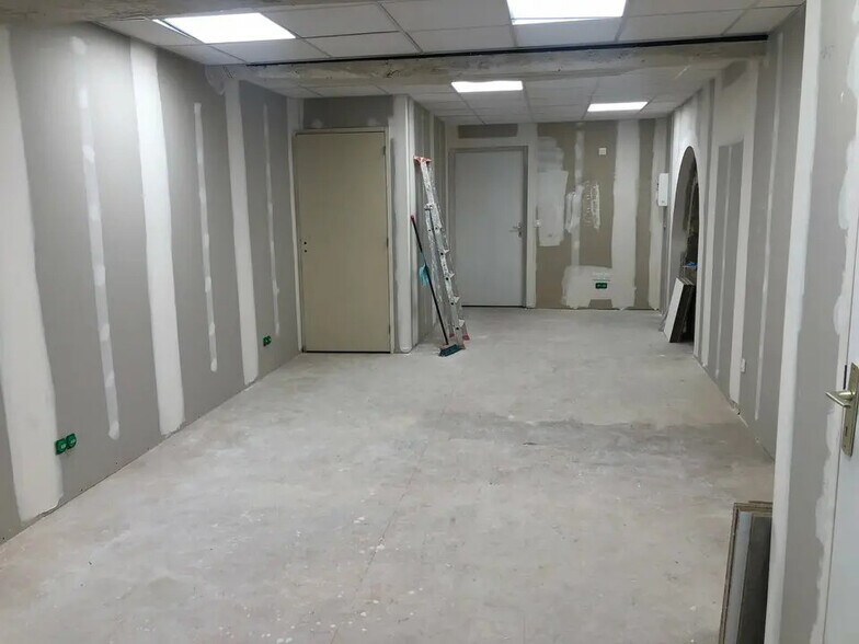 Retail in Morlaix for lease - Interior Photo - Image 3 of 12