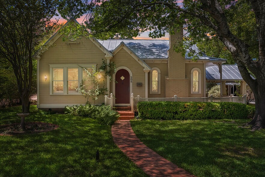 508 Cora St, Fredericksburg, TX for sale - Building Photo - Image 1 of 1