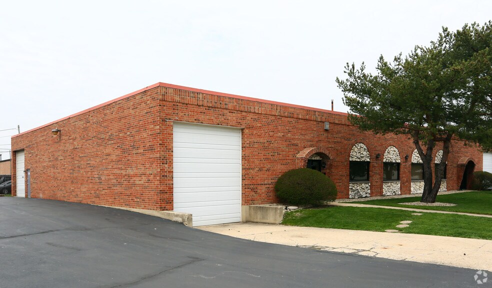 1380-1384 S Mitchell Blvd, Schaumburg, IL for sale - Primary Photo - Image 1 of 1