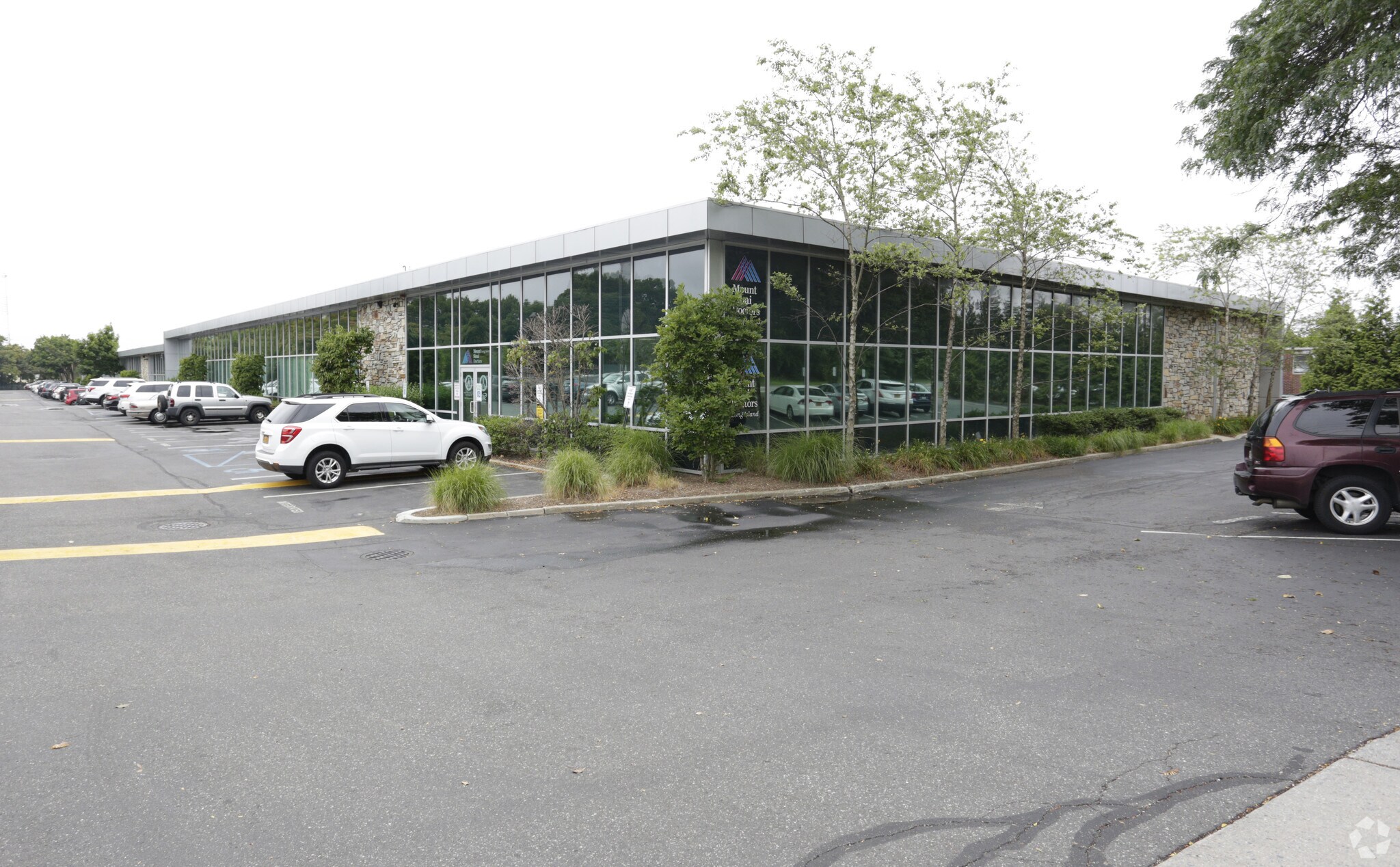 1324 Motor Pky, Hauppauge, NY for lease Building Photo- Image 1 of 6