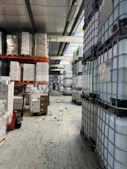 Industrial in Montigny-le-Bretonneux for sale - Interior Photo - Image 1 of 7