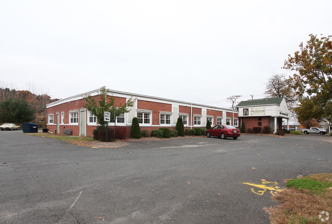 627 College Hwy, Southwick, MA 01077