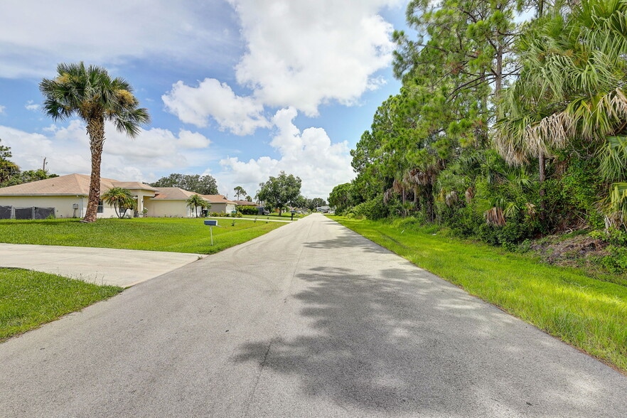 3832 Janiga St, Port Saint Lucie, FL for sale - Primary Photo - Image 1 of 17