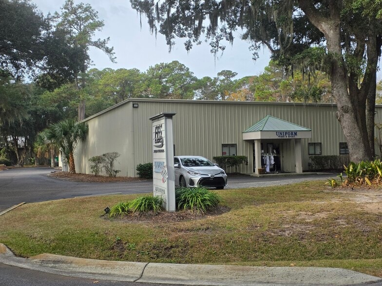 29 Hunter Rd, Hilton Head Island, SC for lease - Building Photo - Image 2 of 18